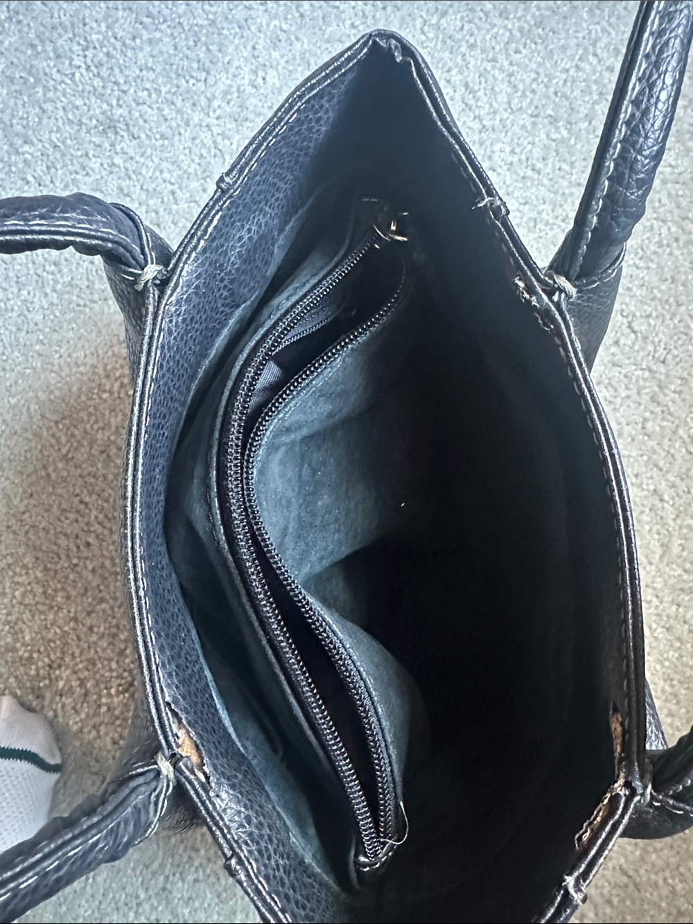 Tod’s Shoulder Bag - Picture 7 of 13